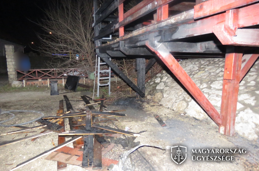 Meztelenül gyújtogatott egy külföldi férfi Győrben 